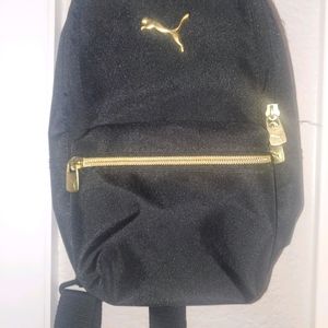 Puma cross body back pack. Gold and Black.